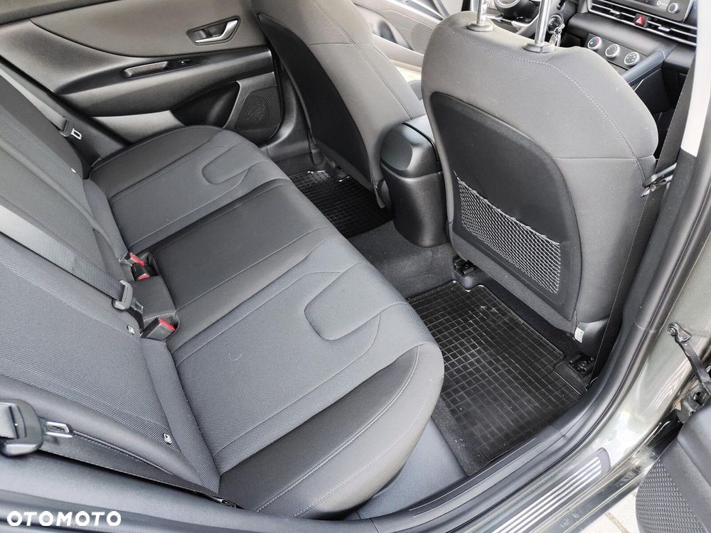 Hyundai Elantra - 23