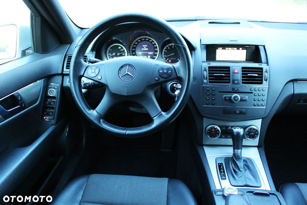 Mercedes-Benz Klasa C 180 T CGI Automatik BlueEFFICIENCY Avantgarde - 10