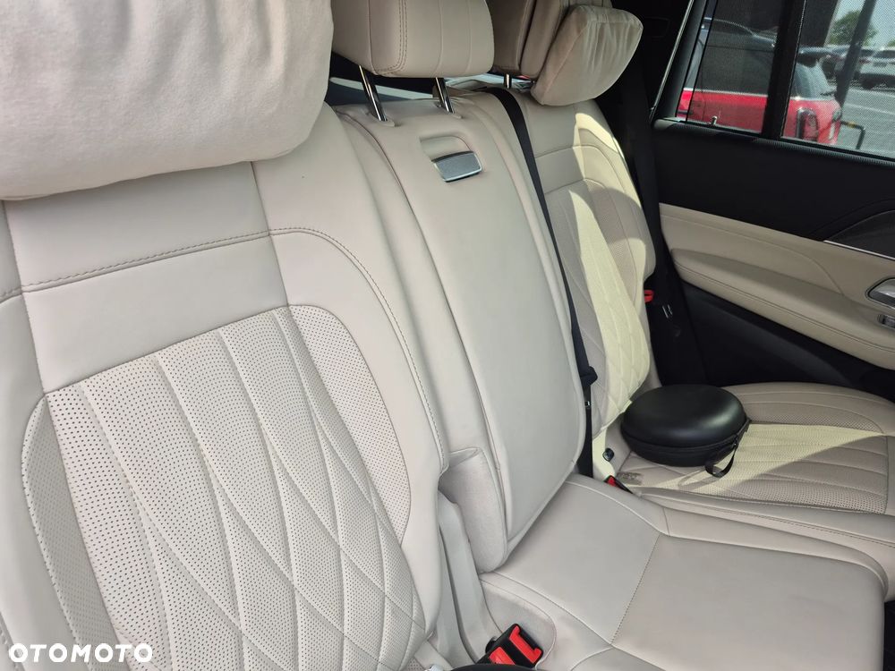 Mercedes-Benz GLS - 23