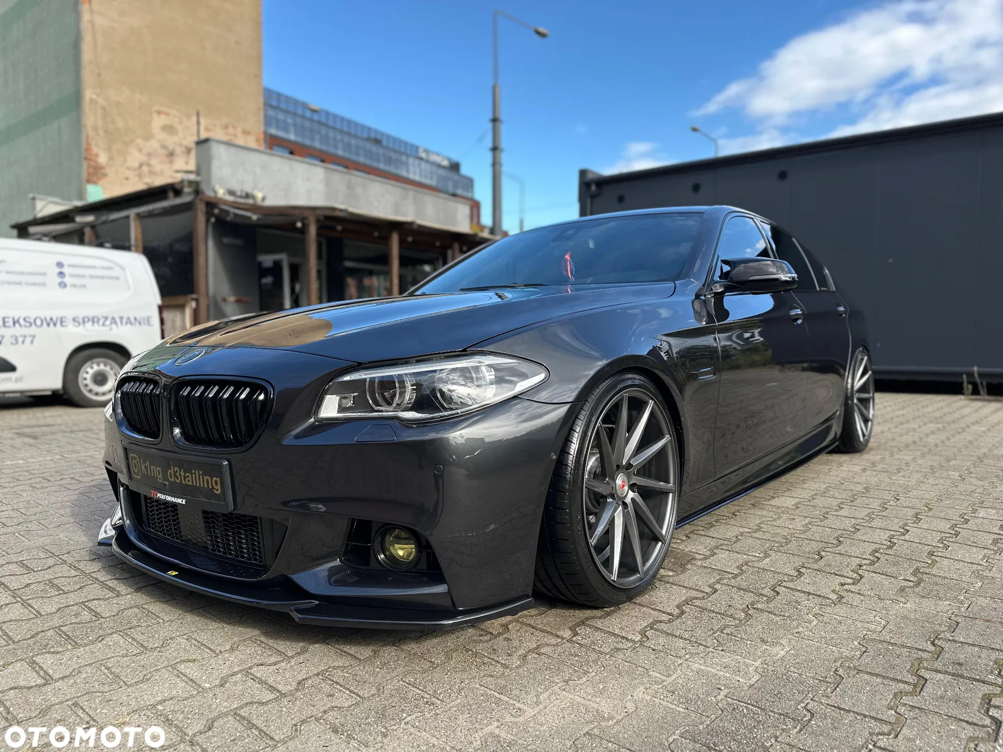 BMW Seria 5 550i - 29