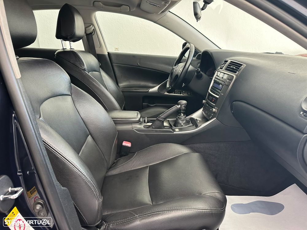 Lexus IS 220 d Base L6 - 23