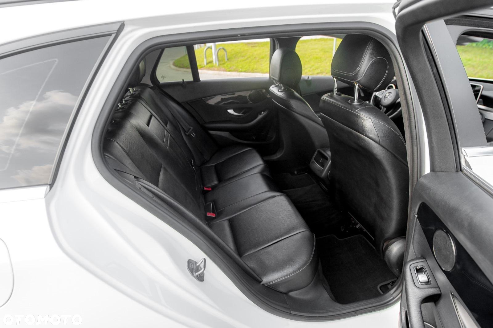 Mercedes-Benz Klasa C 220 d 4-Matic 9G-TRONIC - 33