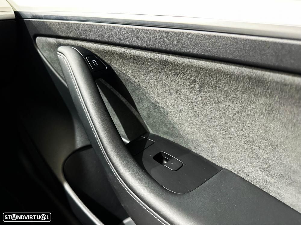 Tesla Model 3 Performance Dual Motor AWD - 33