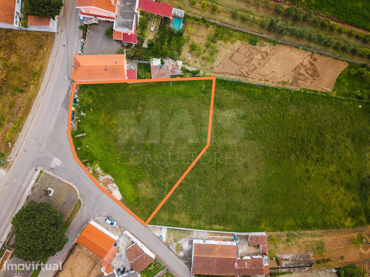 Terreno c/ 1.250m2 com projeto para 2 moradias - Grande imagem: 4/15