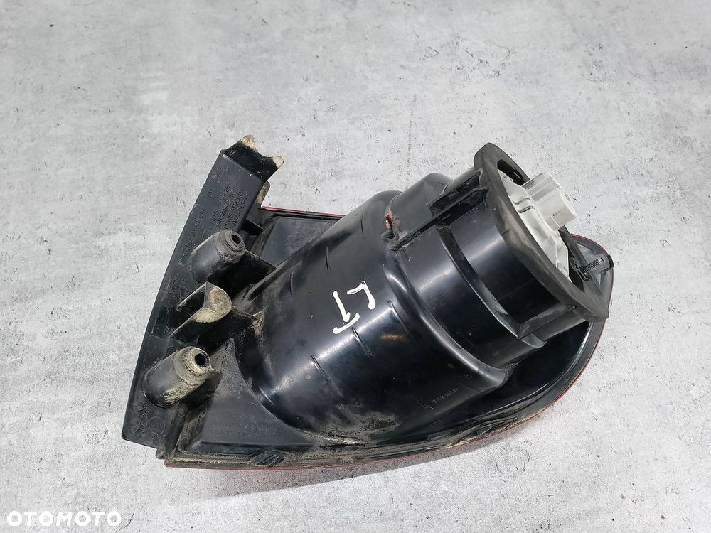 LAMPA TYLNA LEWA SEAT ALTEA 5P0945095D - 5
