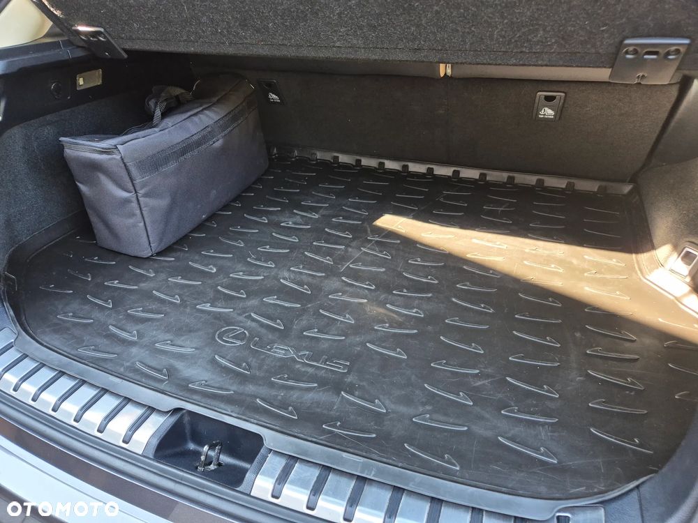 Lexus NX 300h Business Edition AWD - 26