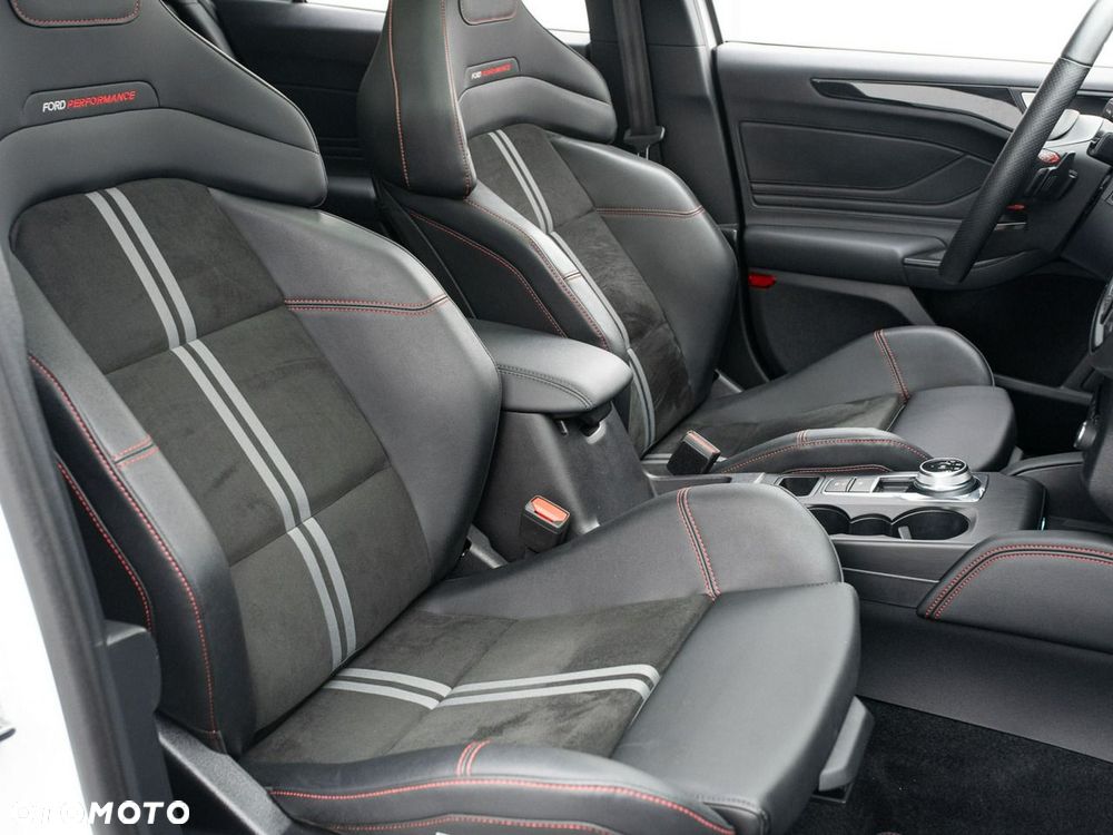 Ford Focus 2.3 EcoBoost ST X - 27