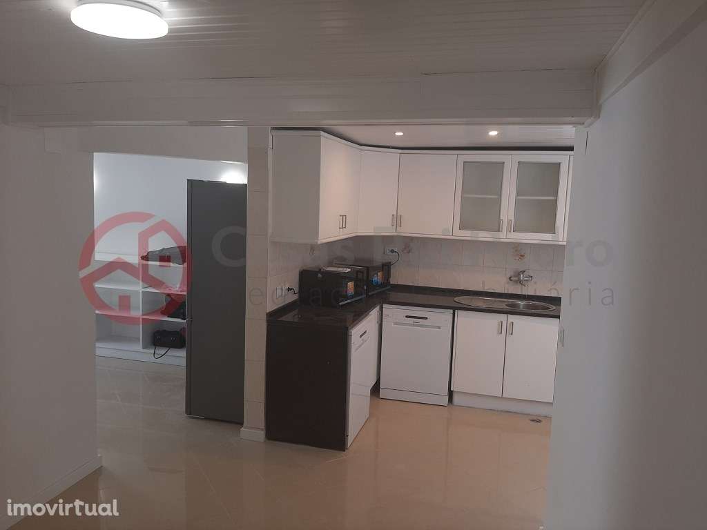 Moradias reconstruídas e reconfiguradas para arrendamento a estudan... - Grande imagem: 5/28