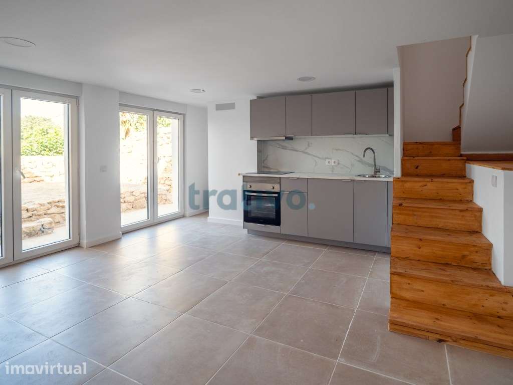 Moradia T2 Totalmente Reabilitada | Zona exterior com 45 m² | Santa... - Grande imagem: 2/13