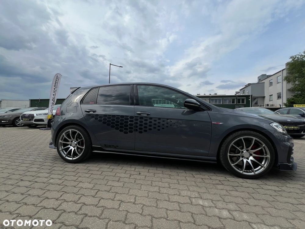 Volkswagen Golf - 10