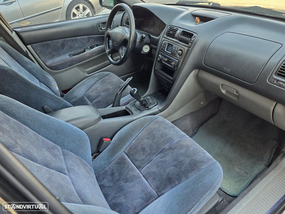 Mitsubishi Galant Sedan 2.0 GLS TD - 12