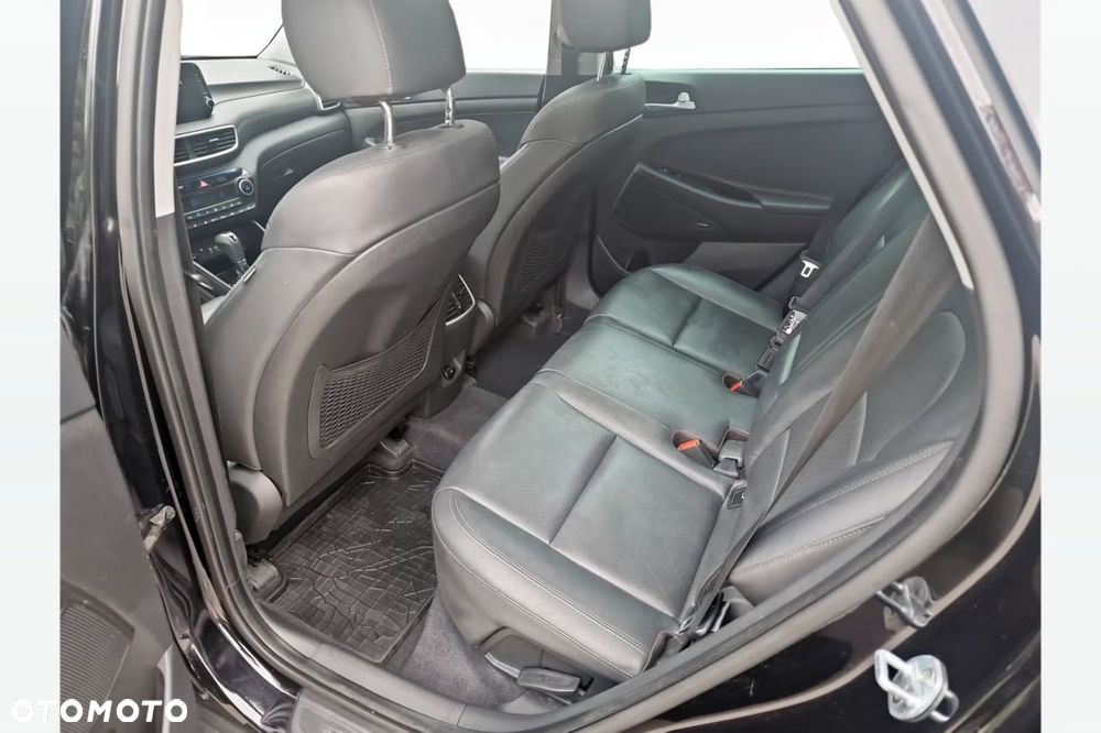 Hyundai Tucson 1.6 CRDi 48V-Hybrid 4WD DCT Select - 23