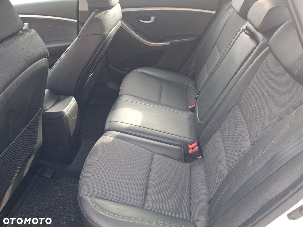 Hyundai i30 i30cw blue 1.6 CRDi Trend - 11