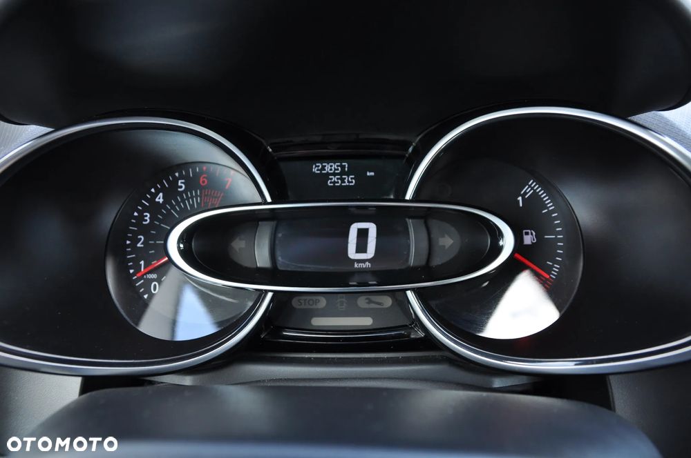 Renault Clio 1.2 16V 75 LIMITED - 12