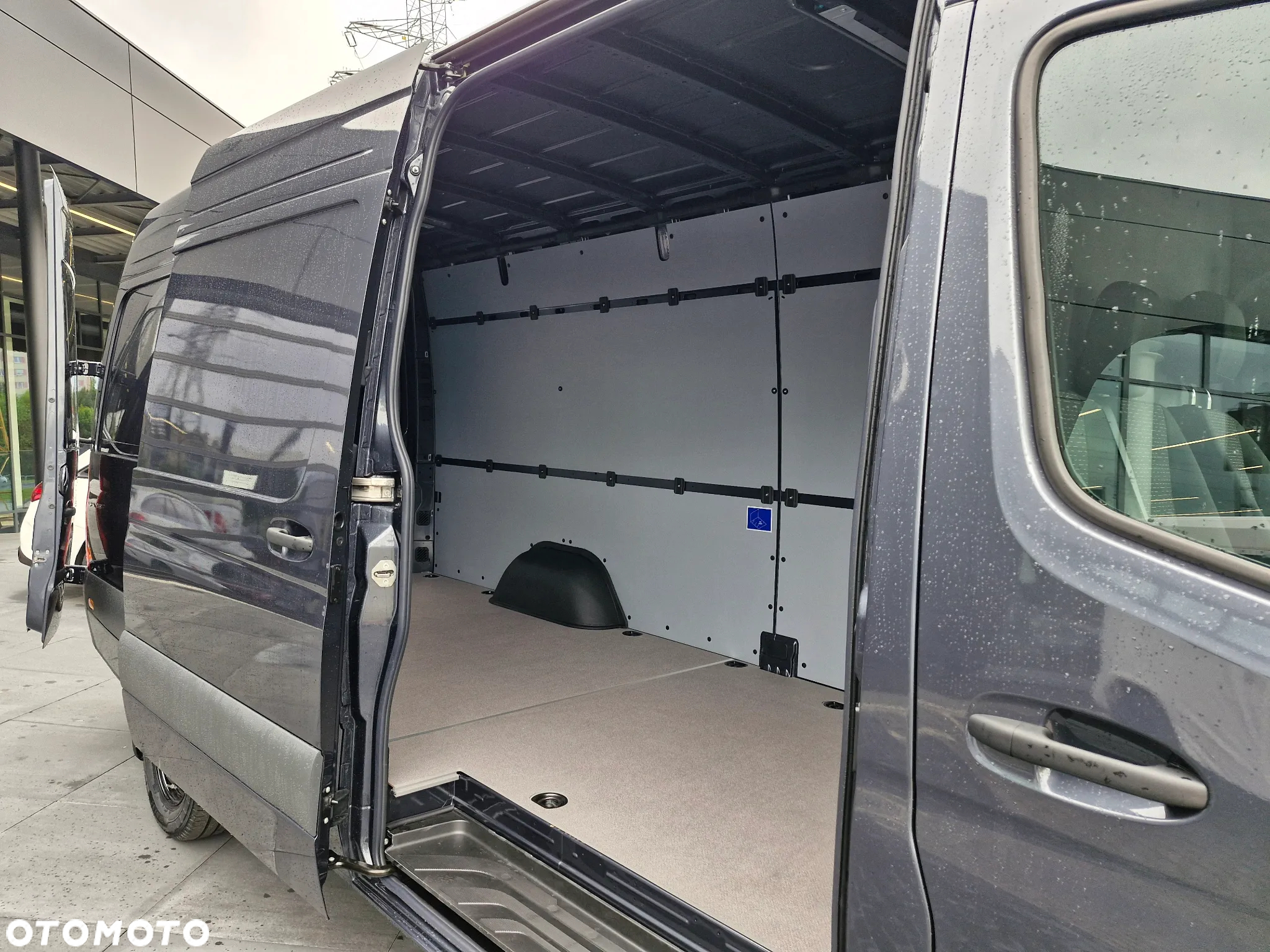 Mercedes-Benz Sprinter - 14