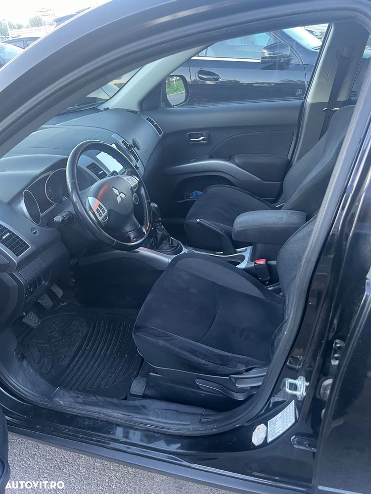 Mitsubishi Outlander - 9