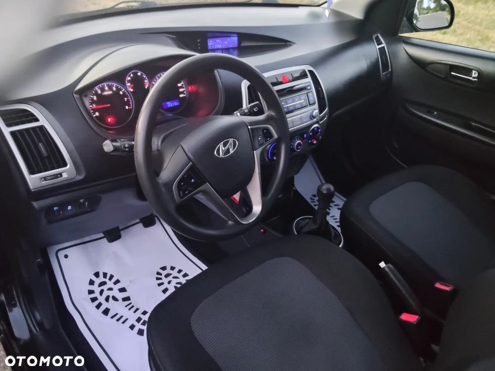 Hyundai i20 1.2 Fifa World Cup Edition - 12