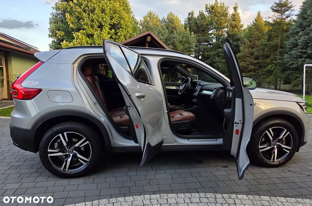 Volvo XC 40 B3 B DKG Plus Black Edition - 14