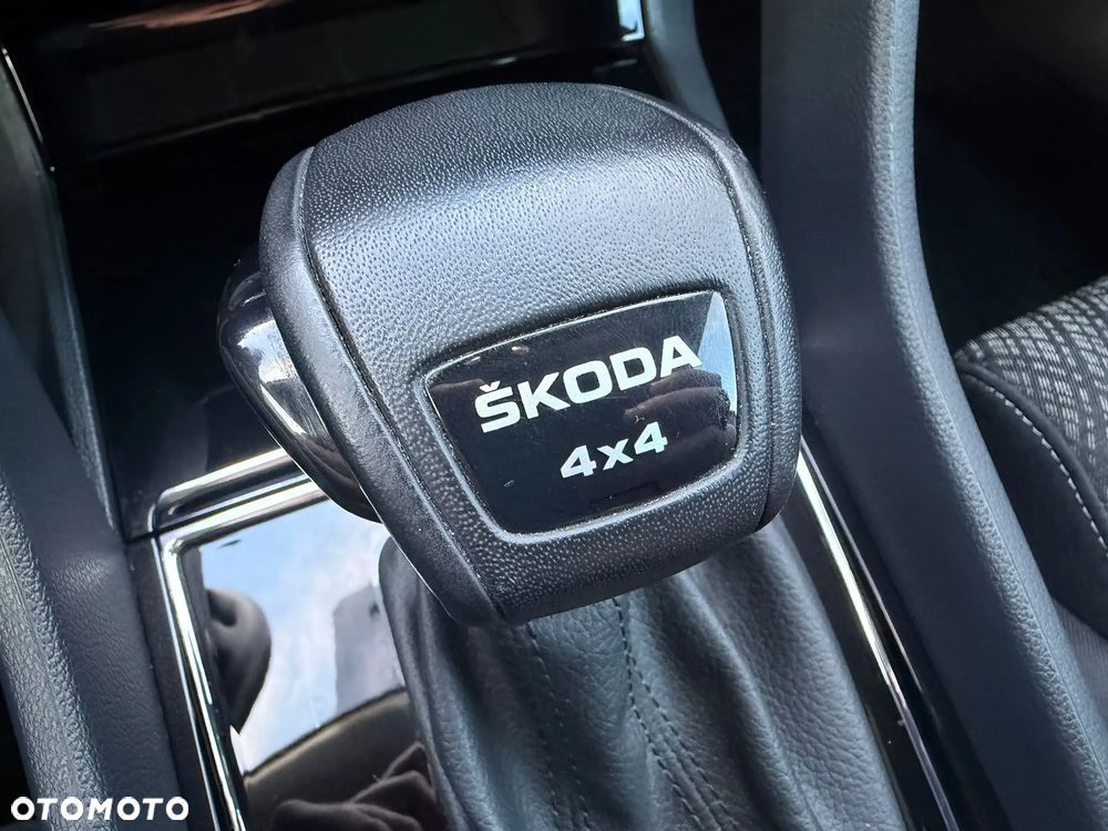 Skoda Karoq 2.0 TDI SCR 4x4 Style DSG - 23