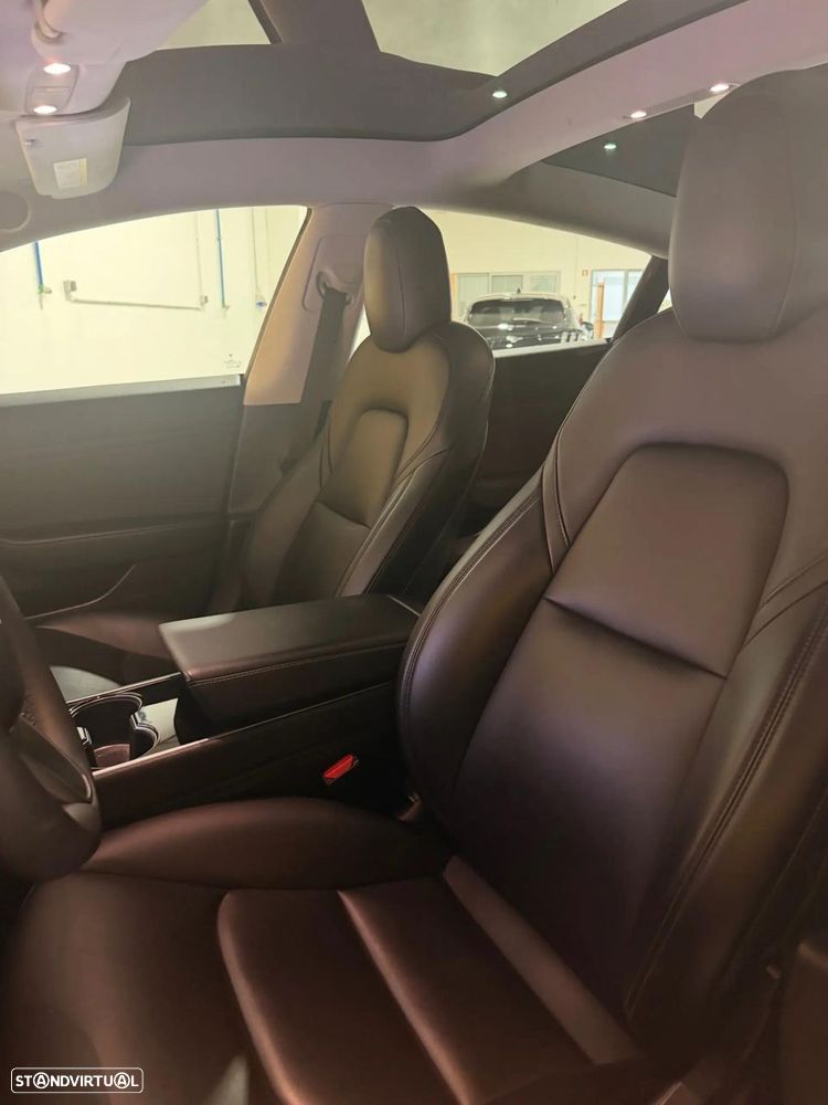 Tesla Model 3 Standard Range Plus RWD — fotografia 11