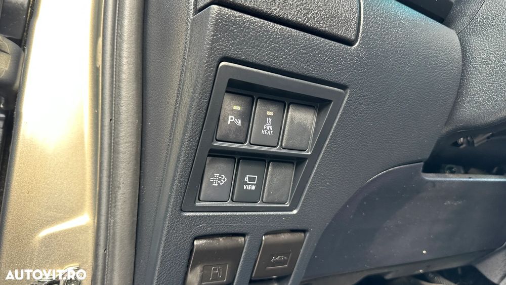 Toyota Hilux 2.8D 204CP 4x4 Double Cab AT Invincible Color Edition - 30