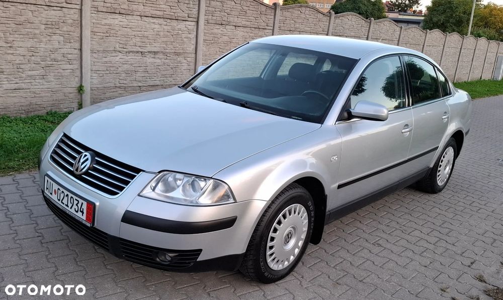 Volkswagen Passat - 1