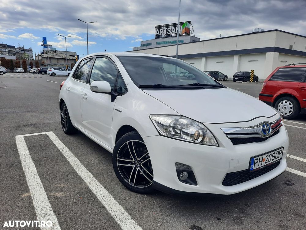 Toyota Auris 1.8 L VVT-i Luna - 1