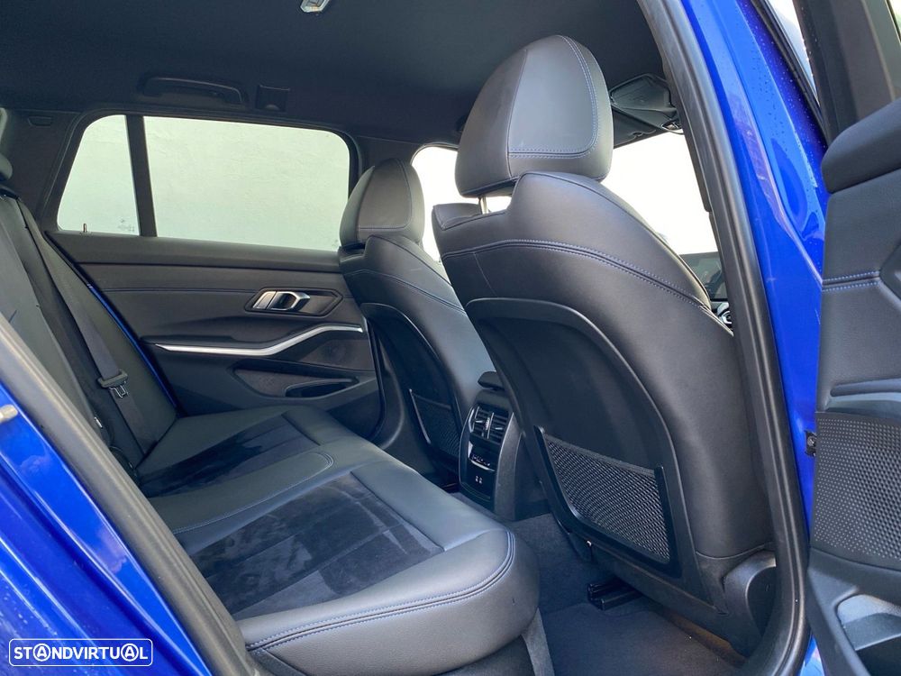 BMW 320 d Touring Pack Desportivo M Auto - 17