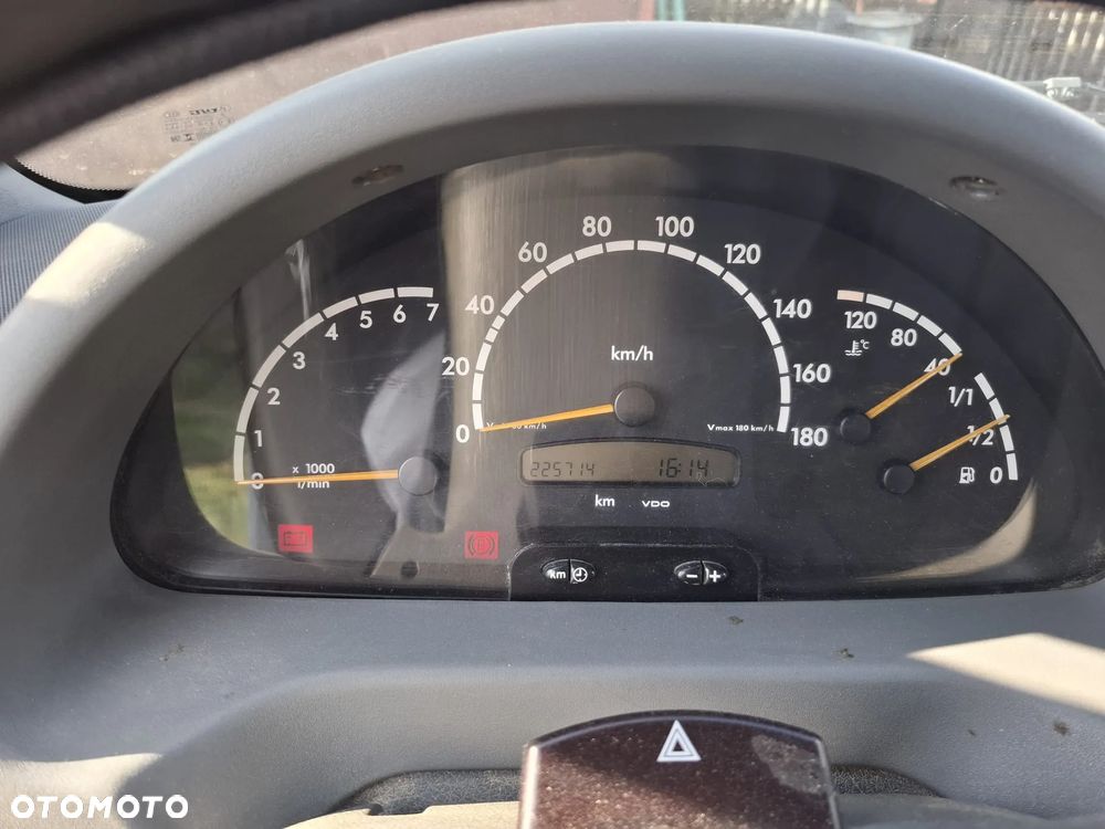 Mercedes-Benz Sprinter - 2