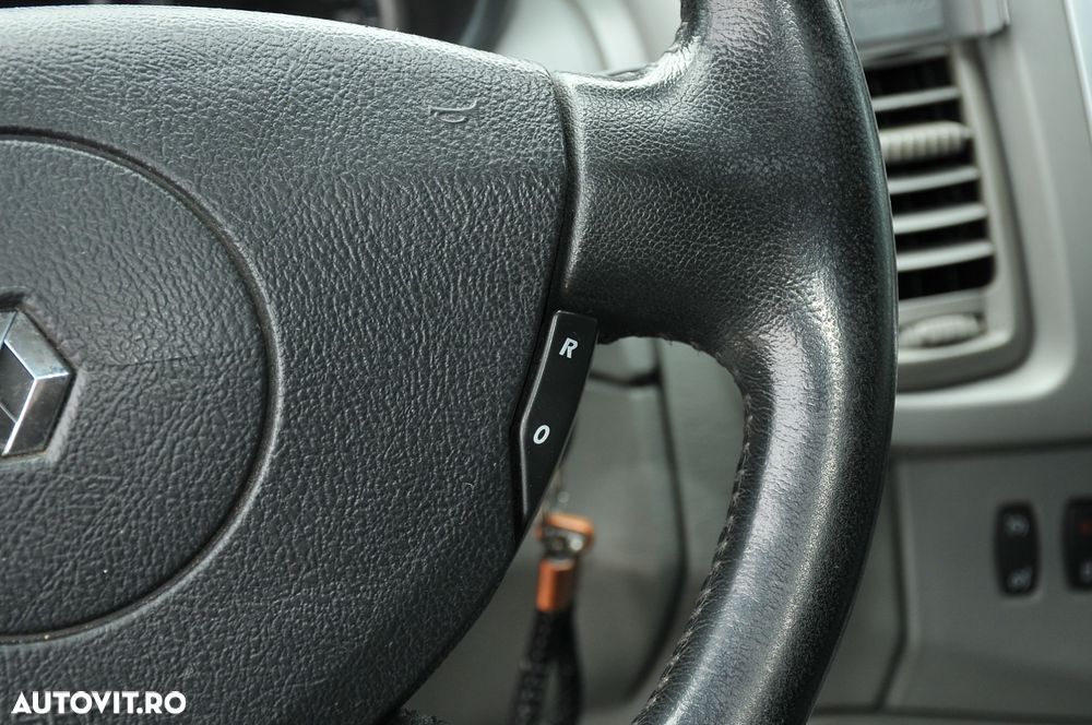 Renault Trafic Grand Passenger 2.0 dCi L2H1 Authentique - 20