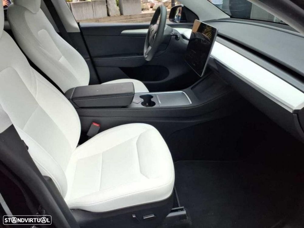 Tesla Model Y Performance Dual Motor AWD - 5