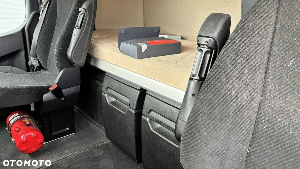 Mercedes-Benz Actros - 13