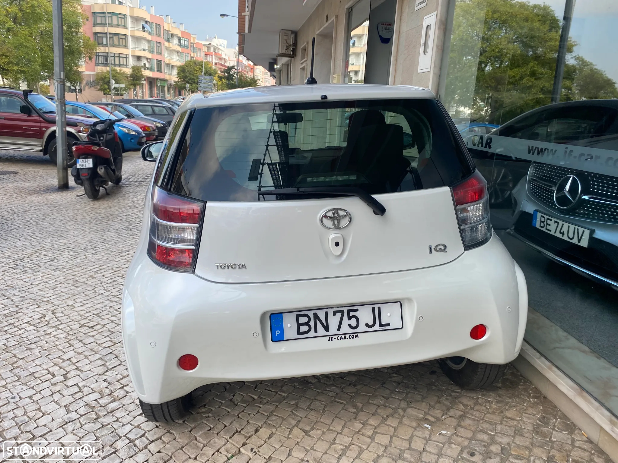 Toyota iQ 1.0 VVT-i - 9