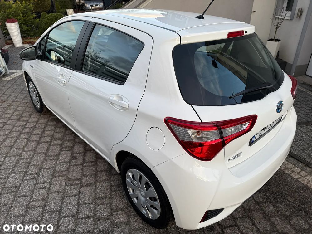 Toyota Yaris Hybrid 100 Active - 4
