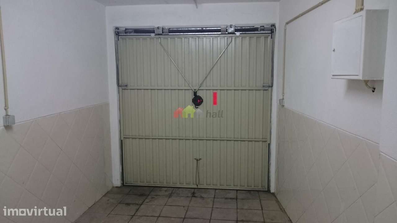 Garagem com 14,58 m2 na Praça do Brasil, em Setúbal - Grande imagem: 4/5