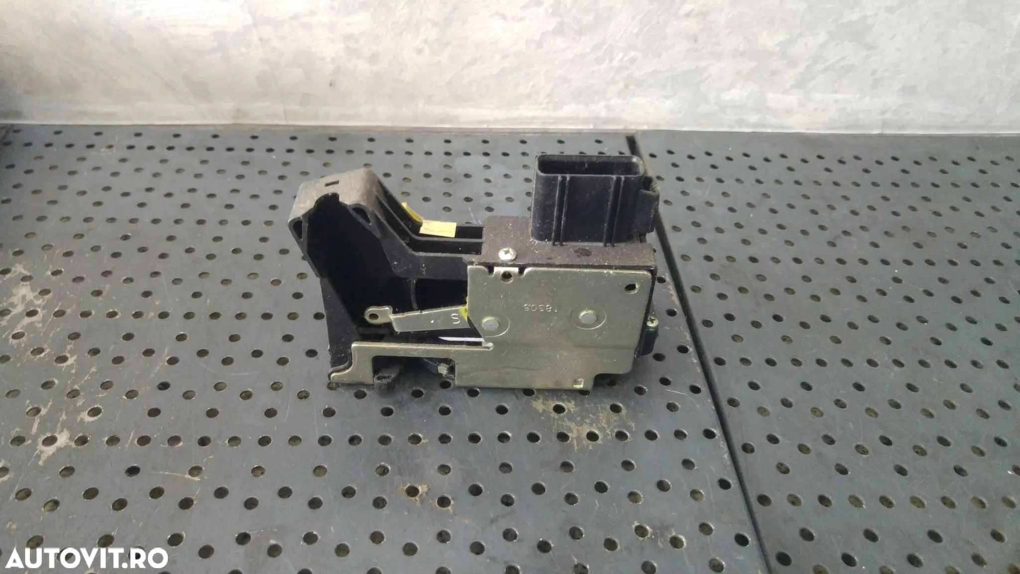 Broasca usa stanga spate ford fiesta 5 jh jd 2s6aa21813ea - 1