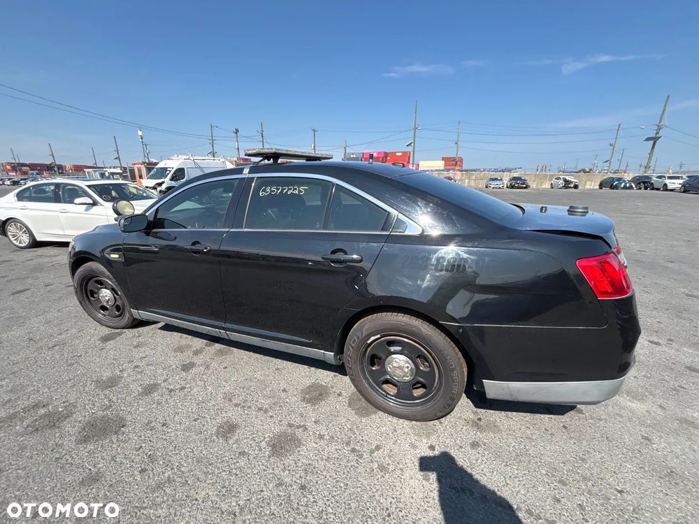 Ford Taurus - 10
