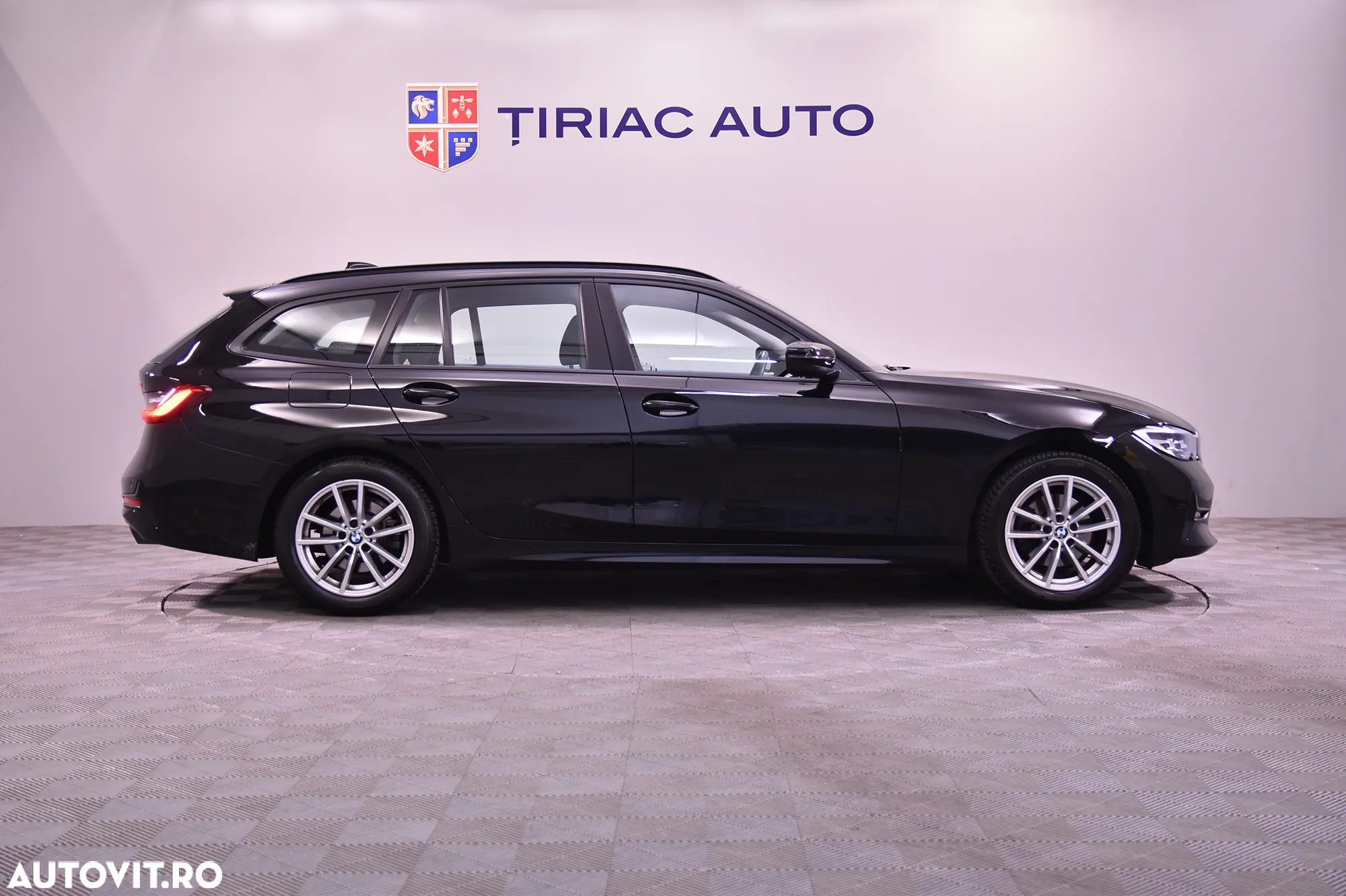 BMW Seria 3 320i Touring Aut. - 6