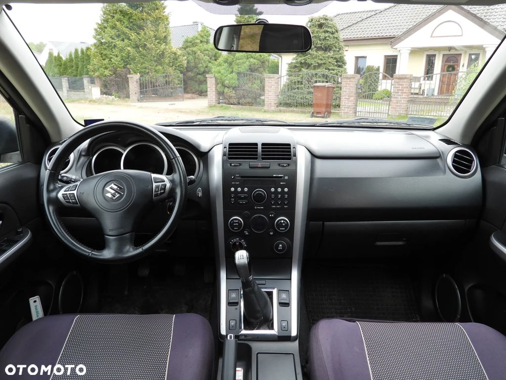 Suzuki Grand Vitara 2.4 Premium - 11