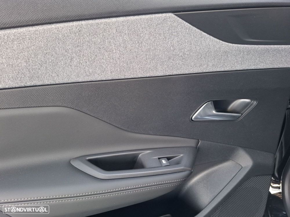 Peugeot 308 SW 1.2 Hybrid Allure e-DCS6 — fotografia 30