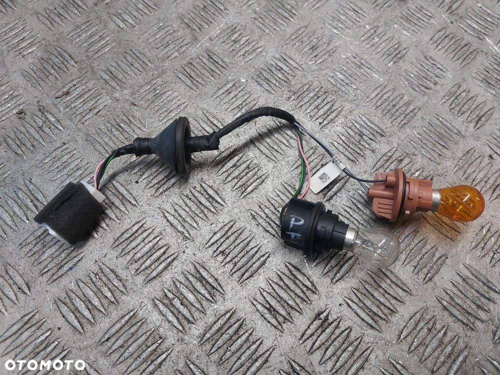 WIĄZKA WKŁAD LAMPY PRAWY TYŁ KIA CEED III J7924-04120 - 1