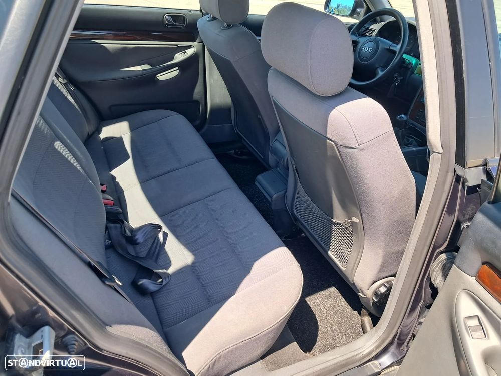 Audi A4 1.6 Plus - 17