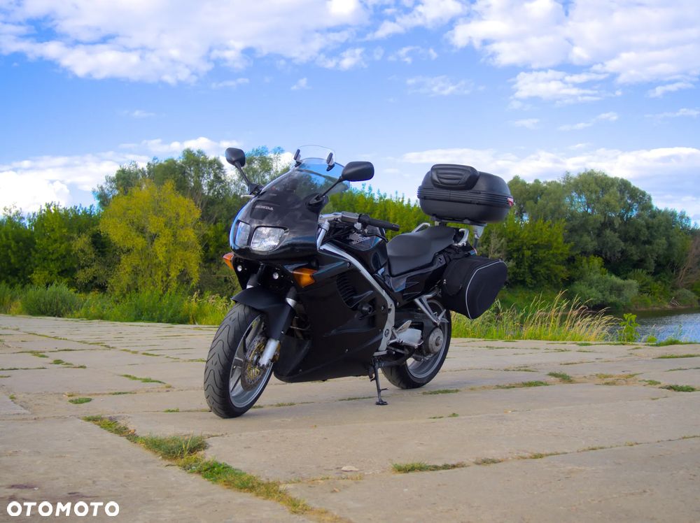 Honda VFR - 3