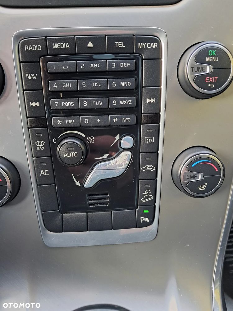 Volvo XC 70 2.4D Momentum - 14