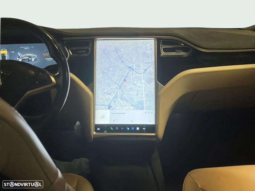 Tesla Model S - 10