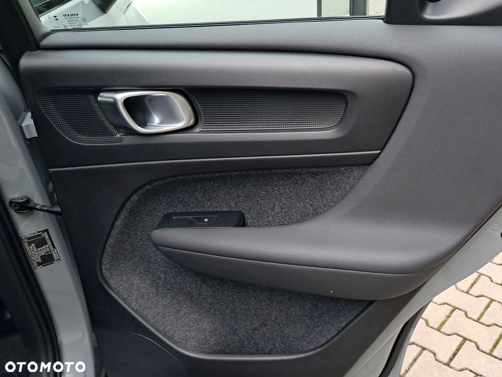 Volvo XC 40 B3 Plus Dark - 18