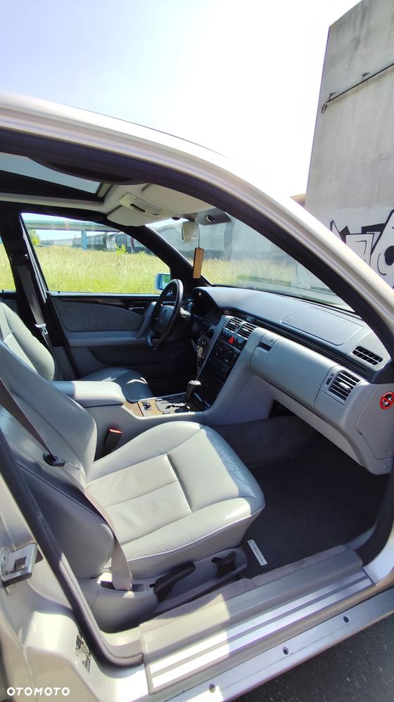 Mercedes-Benz Klasa E 320 Avantgarde - 27