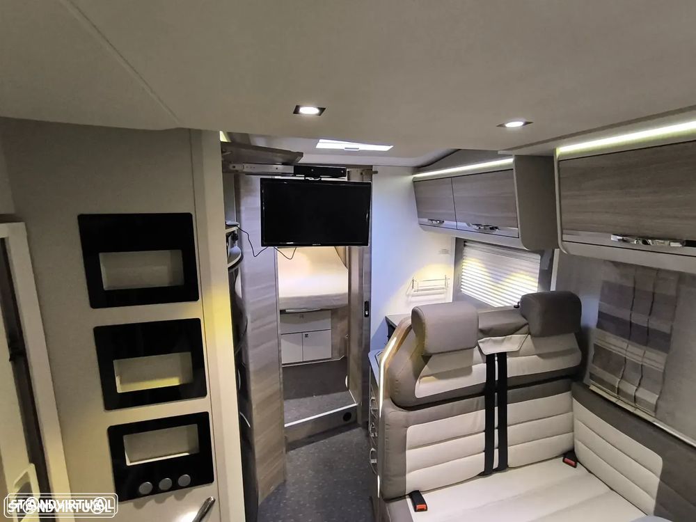 Adria Matrix M670SC 50 Anos 5lugares Cama central e basculante - 24