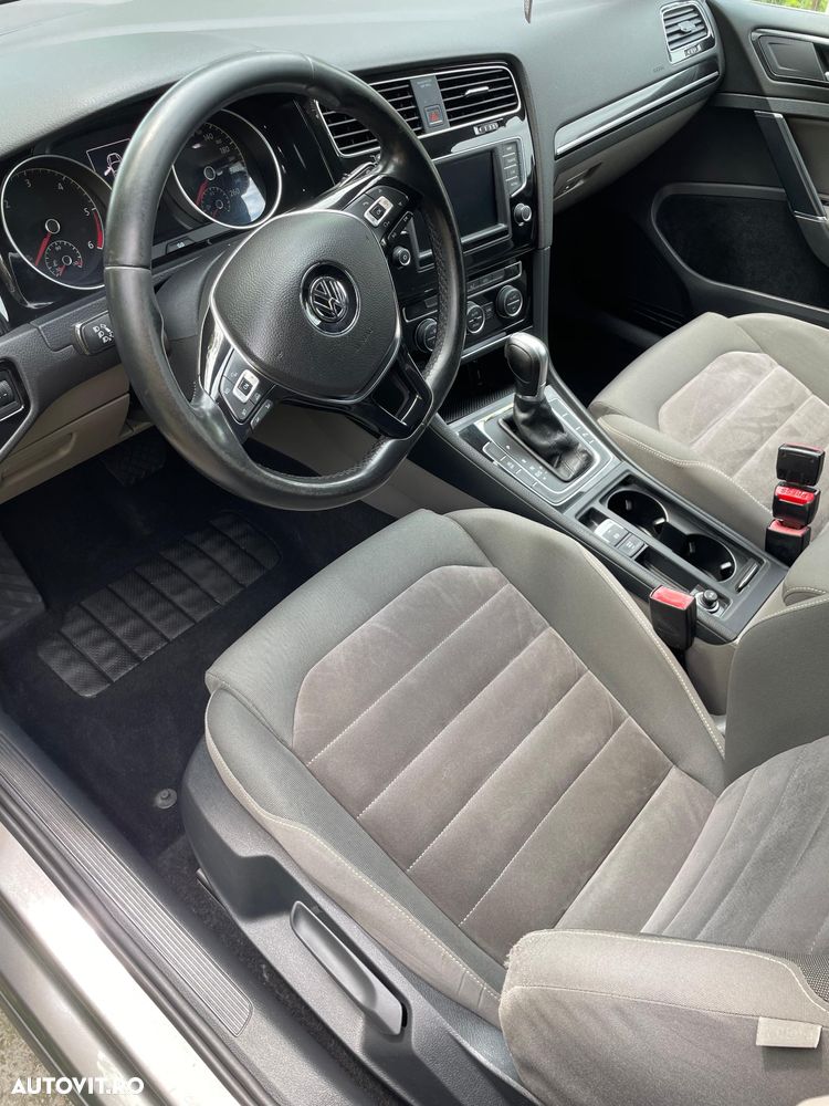 Volkswagen Golf - 10