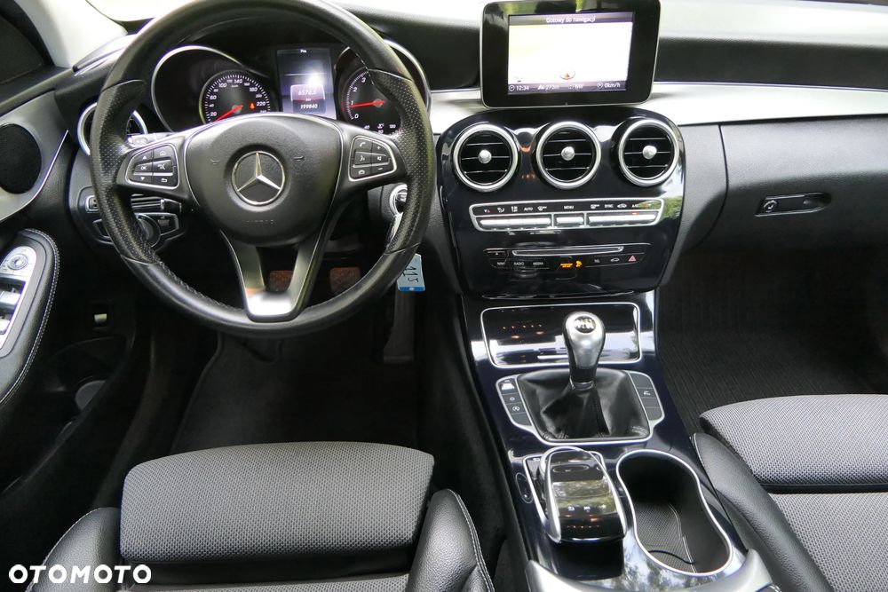 Mercedes-Benz Klasa C 180 CGI BlueEff Elegance - 2